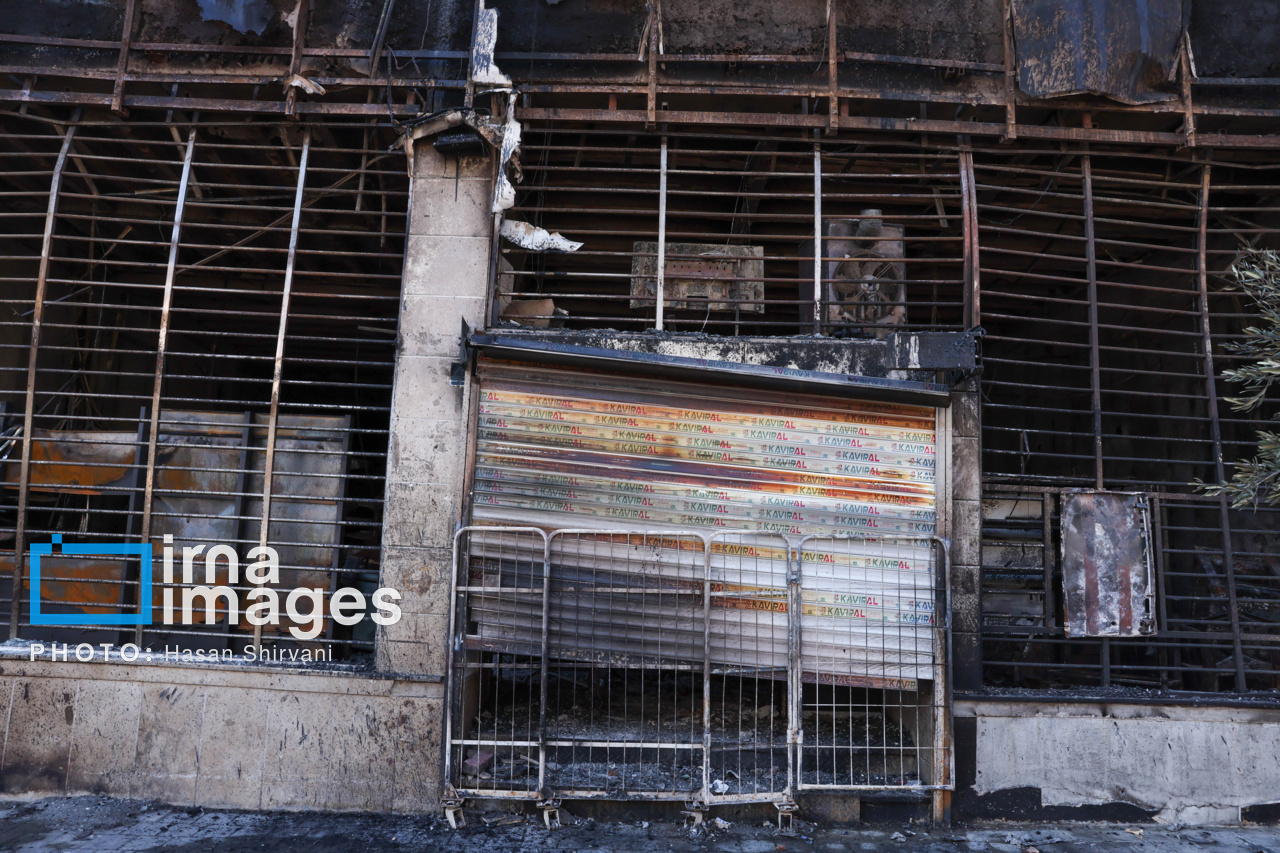 آسیب وارده به فروشگاه زنجیره ای - اتابک - تهران - دی ماه 1404