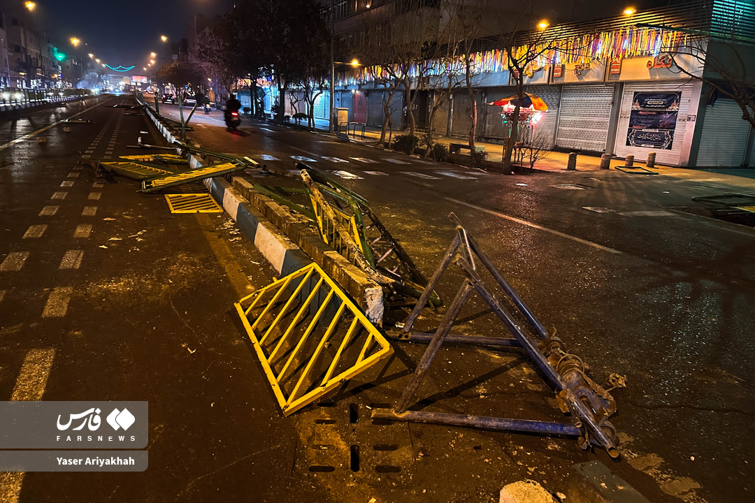 تجهیزات شهری تخریب شده - تهران - دی 1404