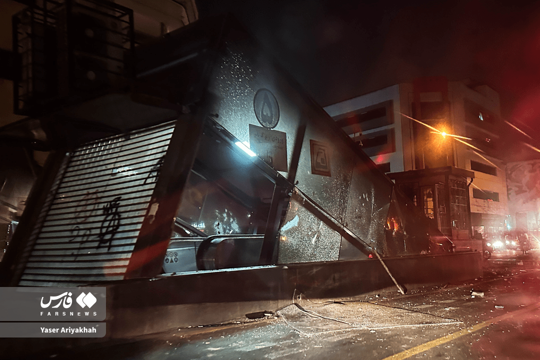 ورودی متروی چهارراه ولیعصر - تهران 20 دی 1404