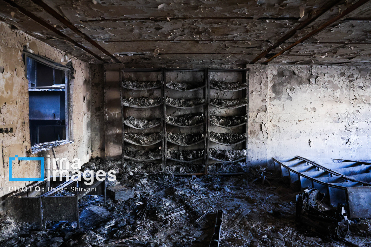 نمایی از خسارات وارده به داخل ساختمان امور مالیاتی شرق تهران - دی ماه 1404