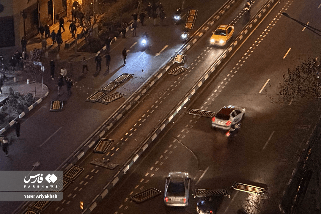 آسیب های وارد شده به تجهیزات شهری - تهران - مرکز شهر - دی ماه 1404