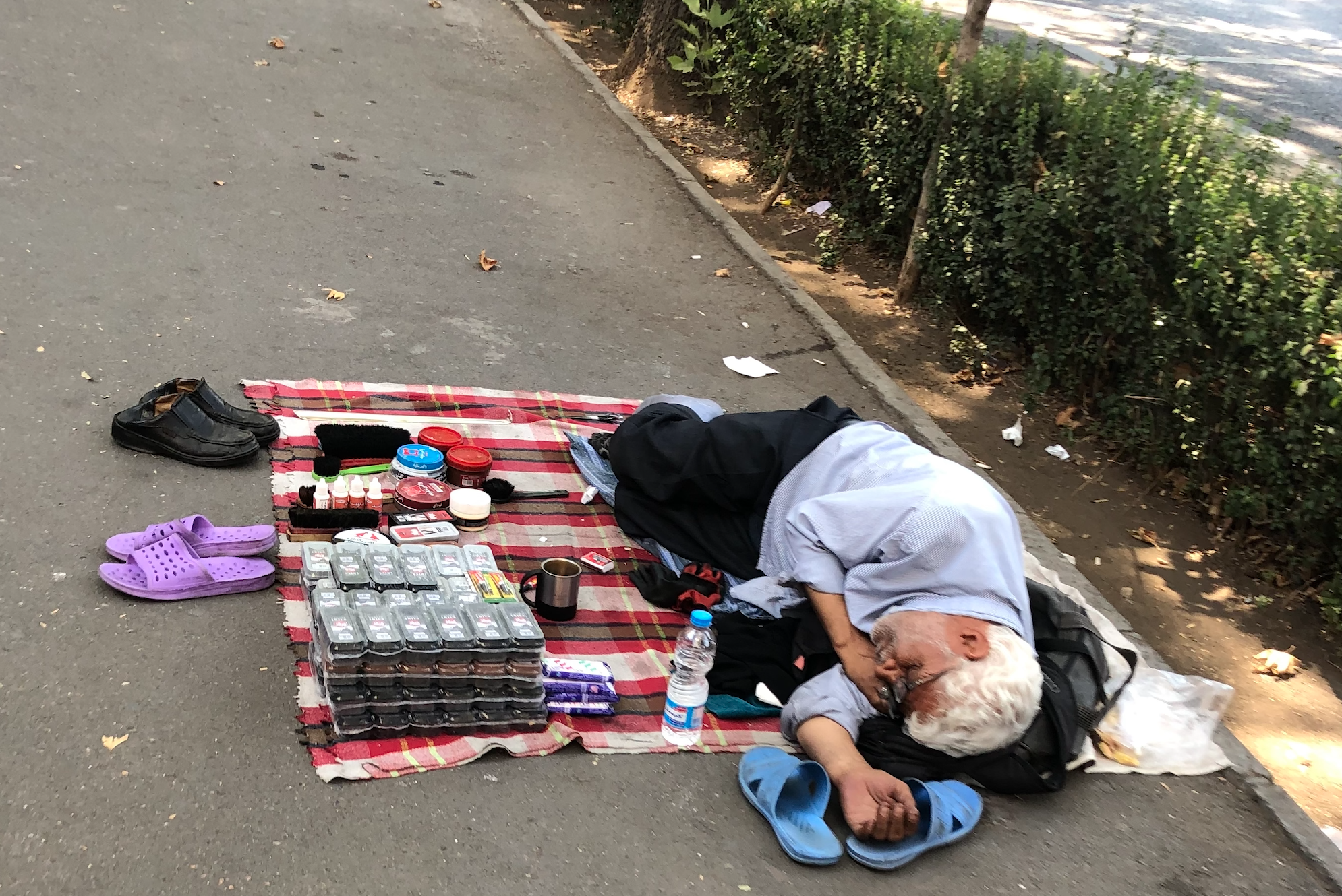 دستفروشی؛ « ظرفیت اقتصادی شهری » یا « آخرین سنگر قاچاق » ؟؟!