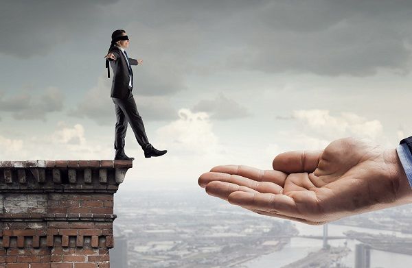 ایمان نوعی اطمینان قلبی بهت میده که براحتی دست به عمل میزنی